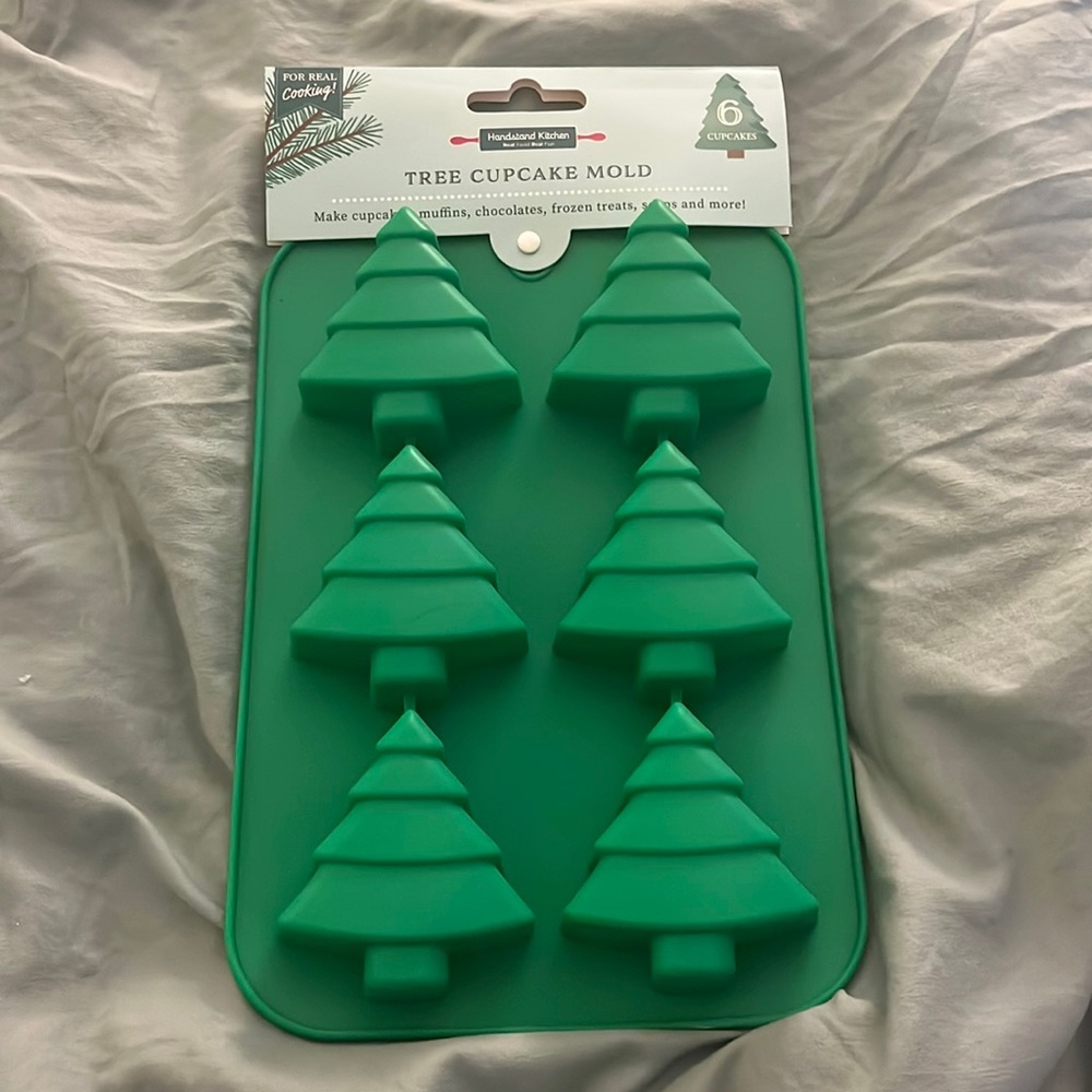 Tree silicone mold about cupcake size. Great for baking and crafts